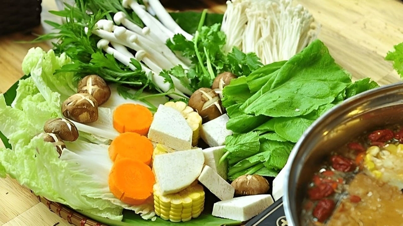 Lẩu gà đá hầm sả ăn với rau gì?
