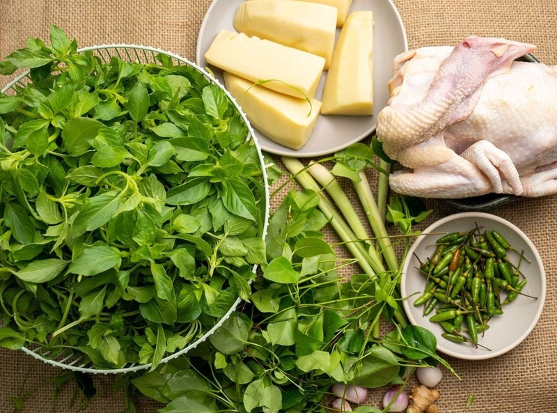gà hấp lá é 1
