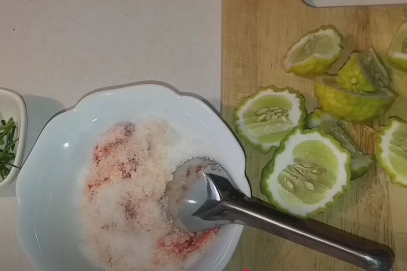 làm nước ướp món gà hấp lá trúc