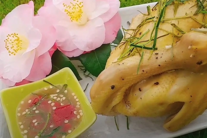 món gà hấp lá trúc ngon