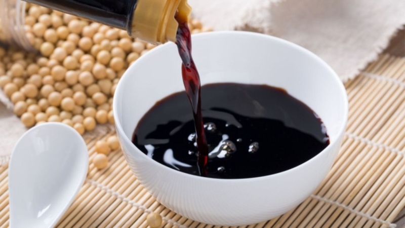 Chuẩn bị nước sốt hấp gà