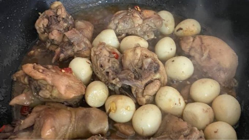 gà kho trứng cút 5