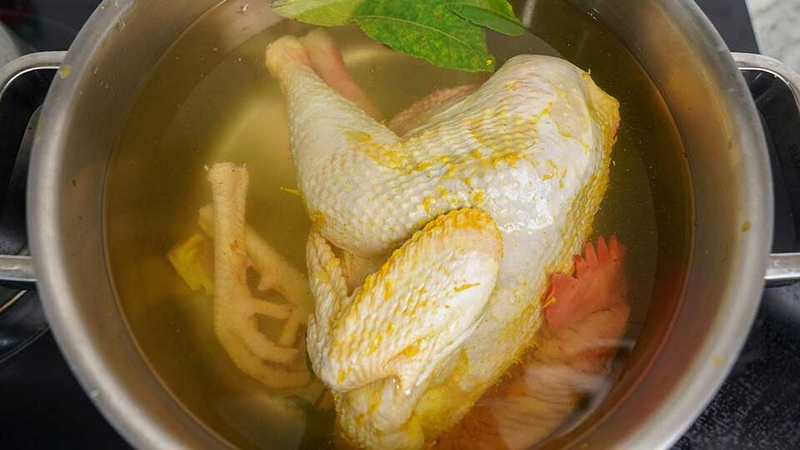 Gà luộc bị đỏ xương - 05