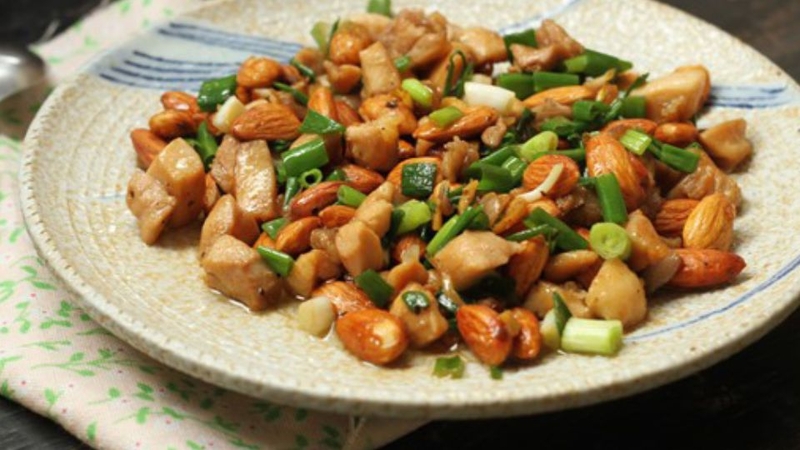 Bước 4: Điều chỉnh gia vị và hoàn thành