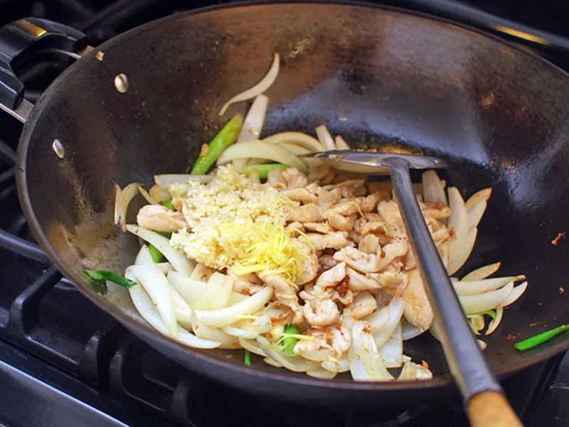 Gà xào hành tây - 08