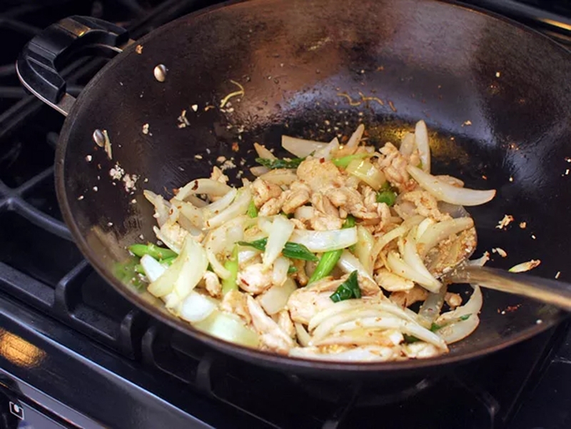 Gà xào hành tây - 09