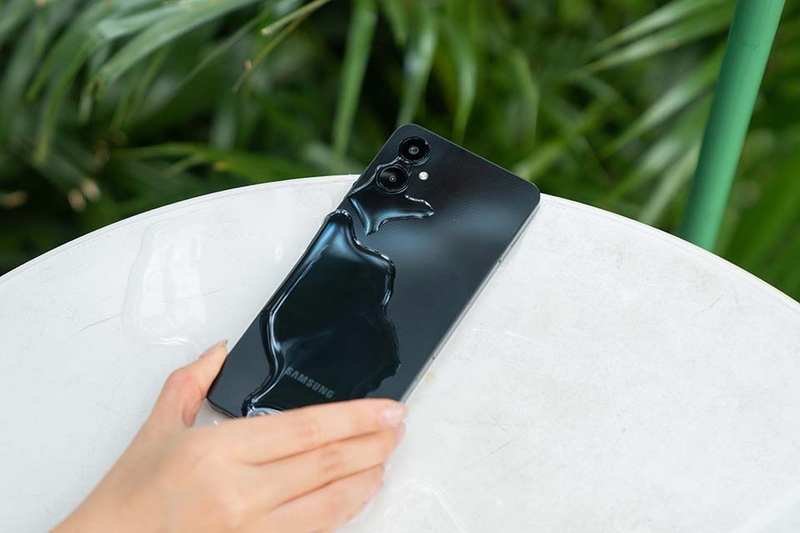 galaxy-a06-5g-vo-dich-phan-khuc-gia-re-2025 (8).jpg