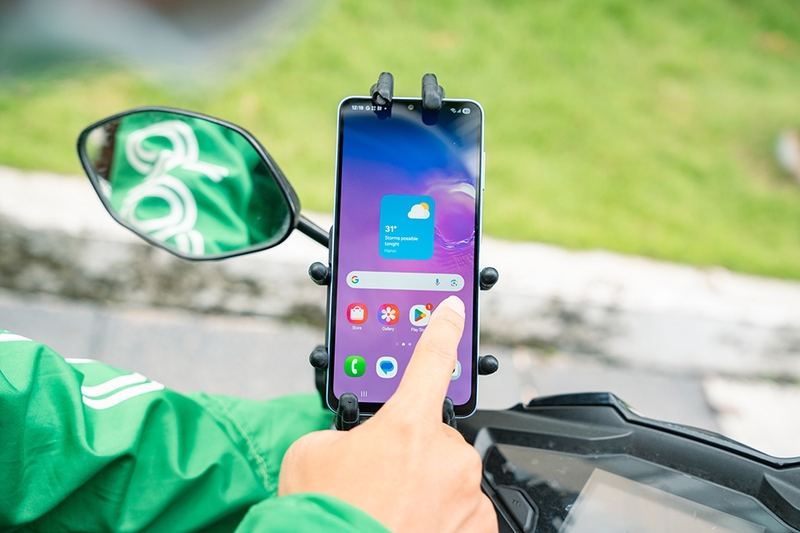 galaxy-a07-chan-ai-moi-cua-tai-xe-cong-nghe (1).jpg