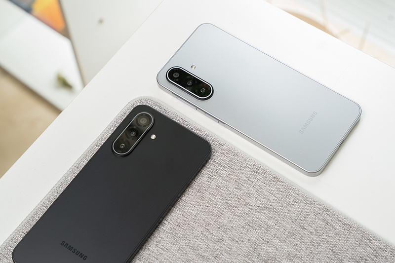 galaxy-a17-5g-man-hinh-khong-lo-camera-xin-gia-nhe-vi (12).jpg
