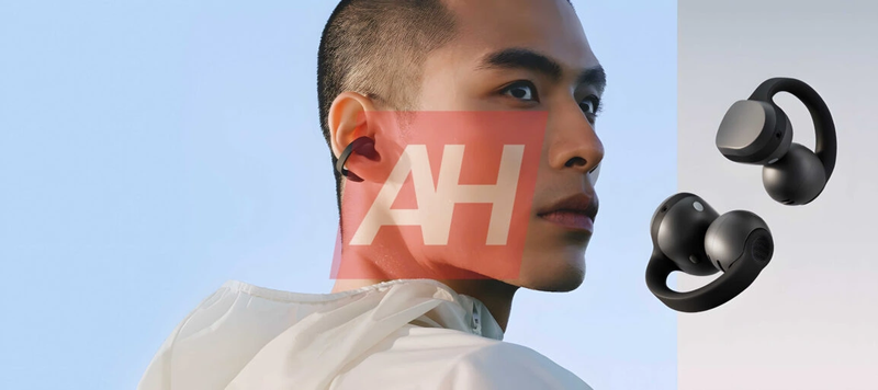 Galaxy Buds On lộ diện với phiên bản màu đen, thiết kế dạng kẹp ôm sát vành tai.