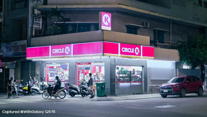 Galaxy S25 FE biến mọi khoảnh khắc đêm thành những khuôn hình đáng giá 7