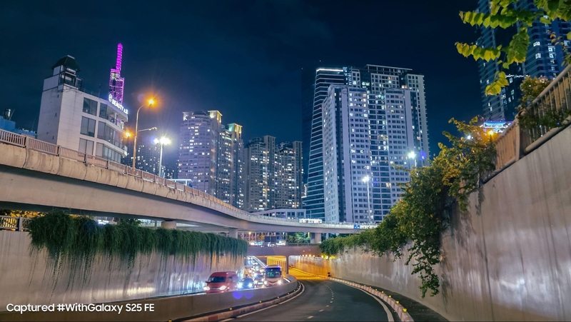 Galaxy S25 FE biến mọi khoảnh khắc đêm thành những khuôn hình đáng giá 3