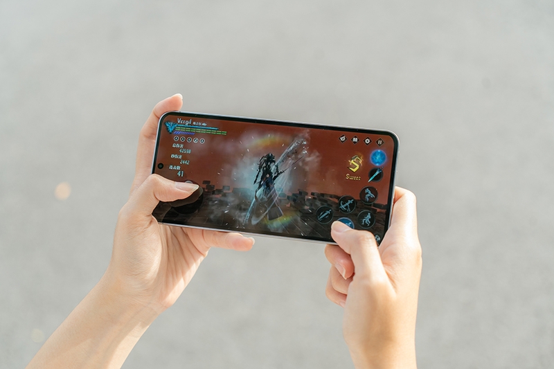 galaxy-s25-fe-gay-sot-voi-muc-gia-can-cao-cap (12).jpg