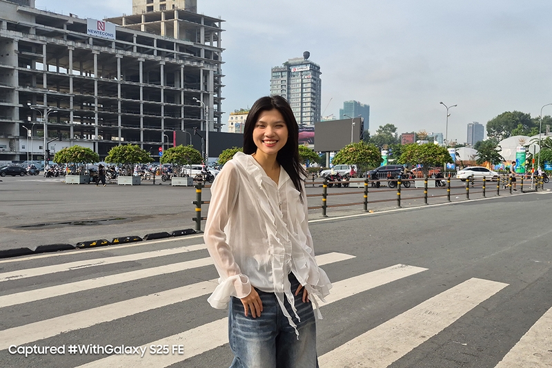 galaxy-s25-fe-gay-sot-voi-muc-gia-can-cao-cap (9).jpg