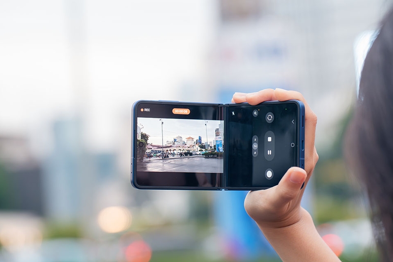 Samsung Galaxy Z Flip7: Khi giấc mơ về chiếc điện thoại gập lý tưởng đã thành hiện thực 8