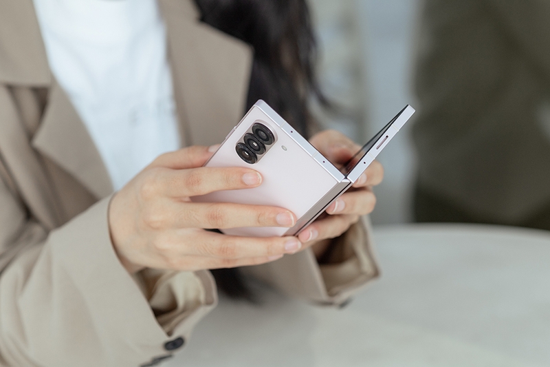 Galaxy Z Fold6 phiên bản Hồng Rosé 12