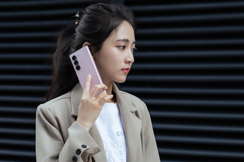 Galaxy Z Fold6 phiên bản Hồng Rosé 15