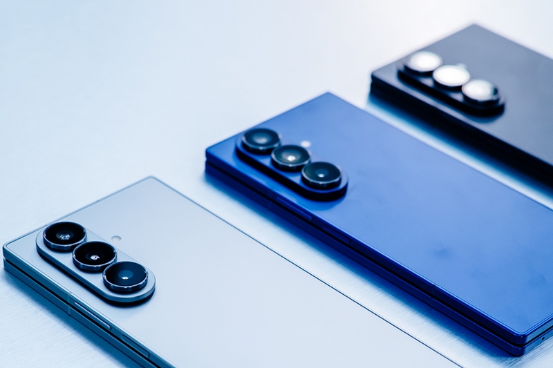 galaxy-z-fold7-gap-mo-khoanh-khac-dang-cap-vuot-troi (10).jpg