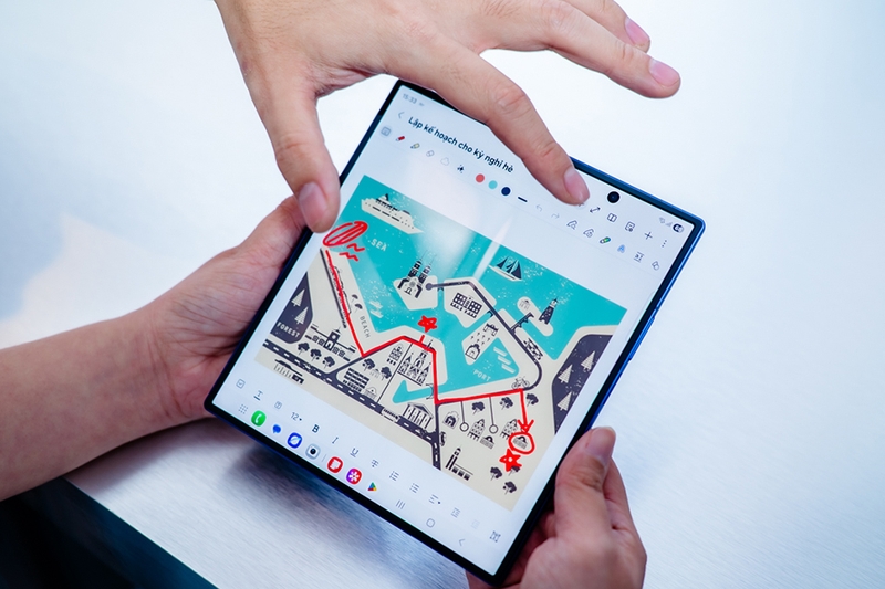 galaxy-z-fold7-gap-mo-khoanh-khac-dang-cap-vuot-troi (12).jpg