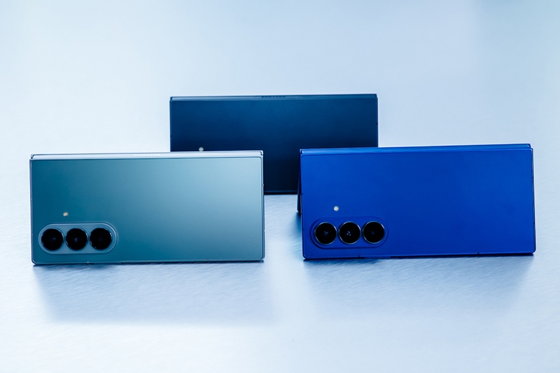 galaxy-z-fold7-gap-mo-khoanh-khac-dang-cap-vuot-troi (15).jpg