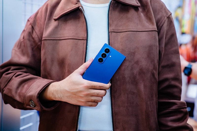 galaxy-z-fold7-gap-mo-khoanh-khac-dang-cap-vuot-troi (18).jpg