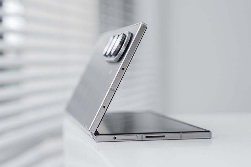 galaxy-z-fold7-gap-mo-khoanh-khac-dang-cap-vuot-troi (6).jpg