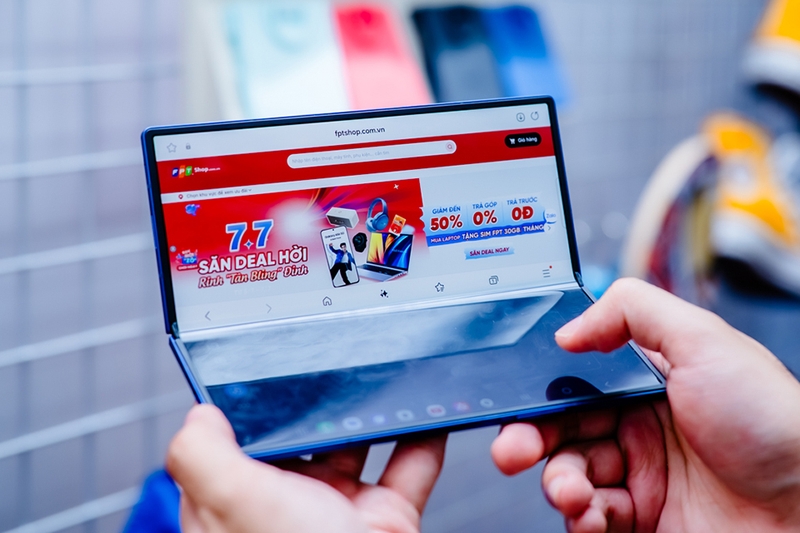 galaxy-z-fold7-gap-mo-khoanh-khac-dang-cap-vuot-troi (9).jpg