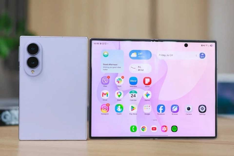 Galaxy Z Fold8 - 04