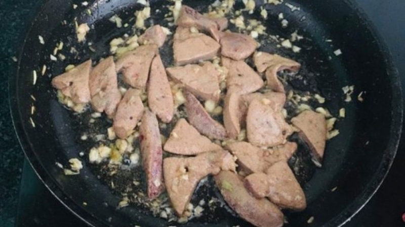 Bước 2: Xào gan