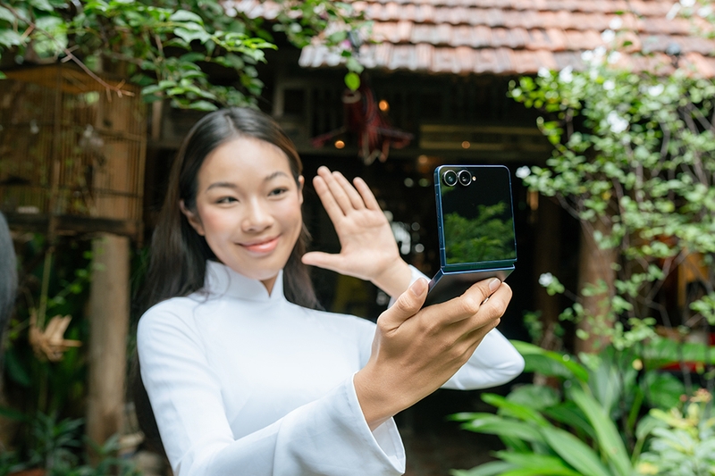 gap-mo-khoanh-khac-mua-trung-thu-cung-galaxy-z-flip7 (3).jpg