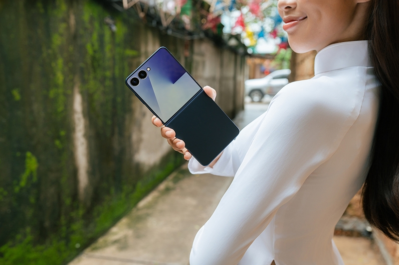 gap-mo-khoanh-khac-mua-trung-thu-cung-galaxy-z-flip7 (6).jpg