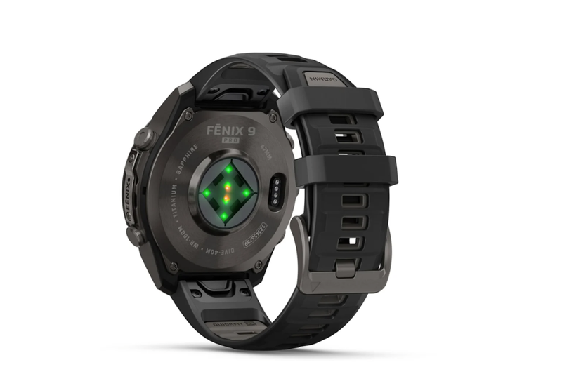 Garmin Fenix 9 Pro Titanium phủ DLC Carbon 47 mm AMOLED dây silicone 11