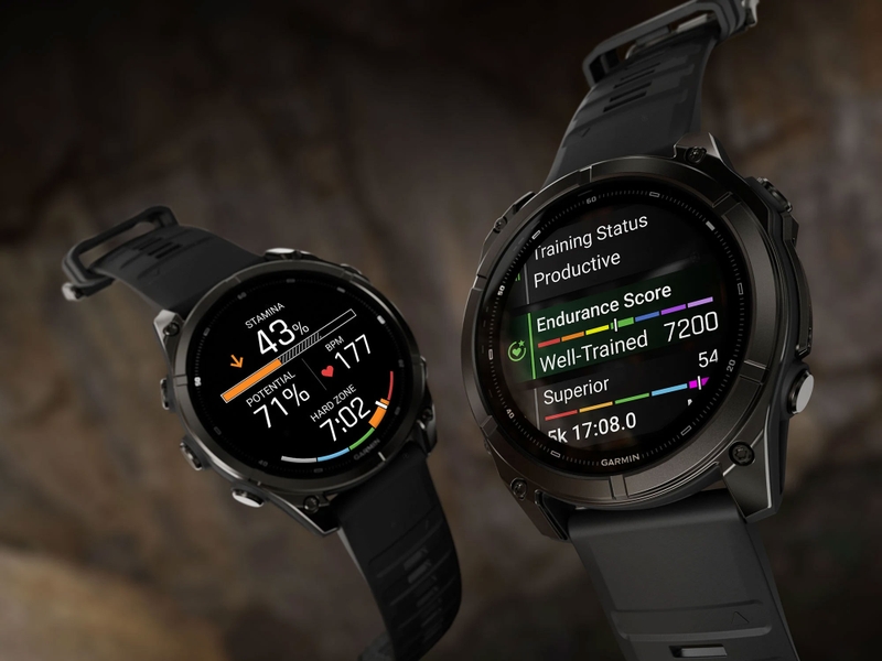 Garmin Fenix 9 tiêu chuẩn với mặt kính sapphire và vành titanium.