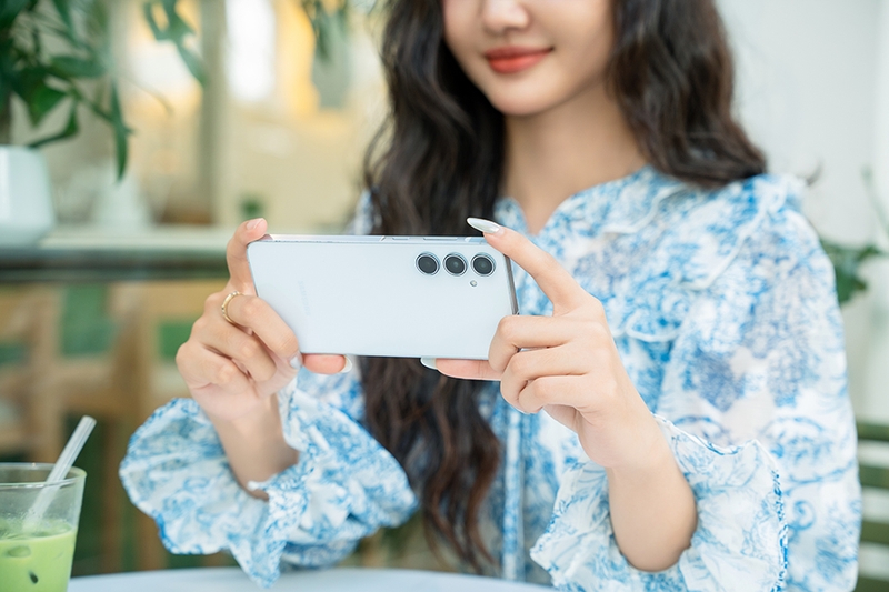 genz-vi-vu-quan-xa-cung-galaxy-a55-5g (11).jpg