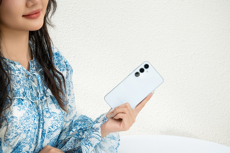 genz-vi-vu-quan-xa-cung-galaxy-a55-5g (1).jpg