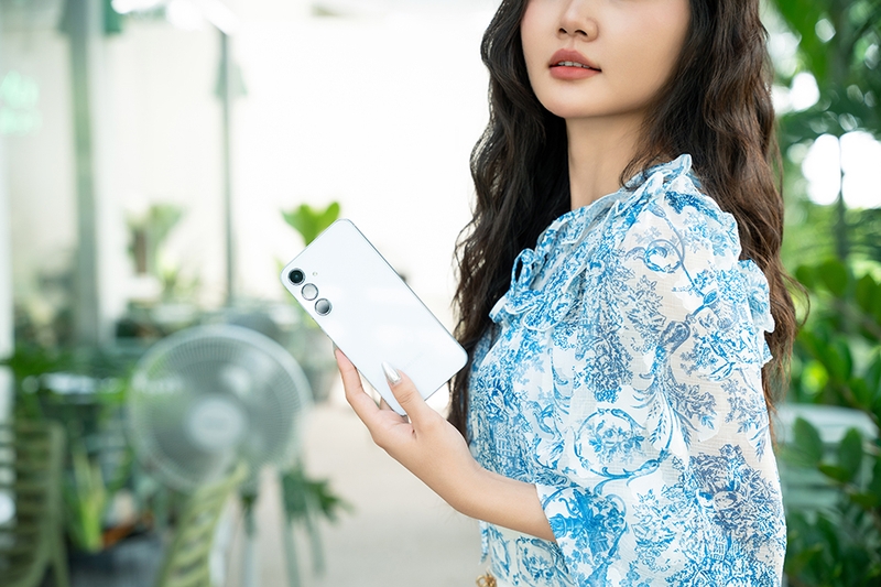 genz-vi-vu-quan-xa-cung-galaxy-a55-5g (2).jpg