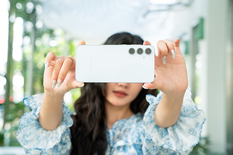 genz-vi-vu-quan-xa-cung-galaxy-a55-5g (3).jpg