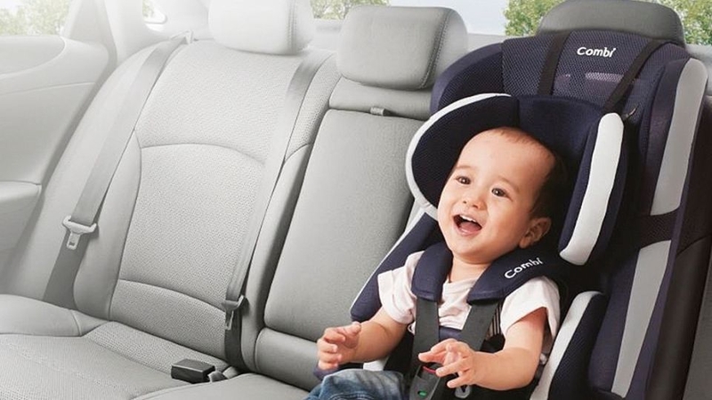 Ghế ngồi ô tô cho bé Combi từ Nhật