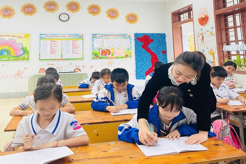 Giáo viên chủ nhiệm tiểu học có định mức tiết dạy ra sao?