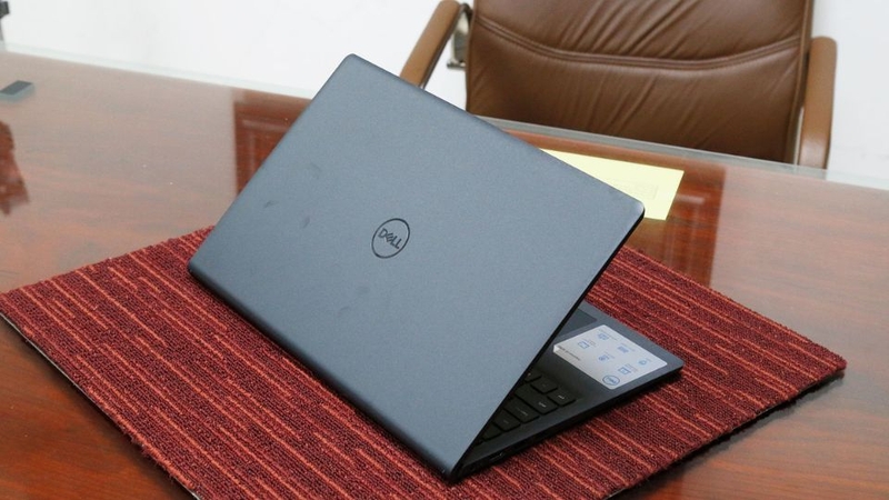 Vì sao cùng là Dell Inspiron 15 nhưng giá chênh lệch lớn?