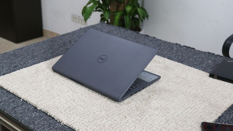 Màn hình 15.6 inch rộng rãi