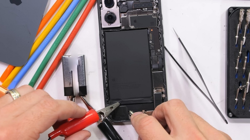 Giá thay pin iPhone 17 series chính hãng (ảnh 2)