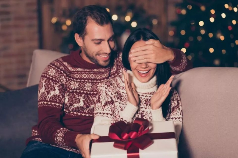 Lý do nên tặng quà cho bạn gái vào Giáng sinh