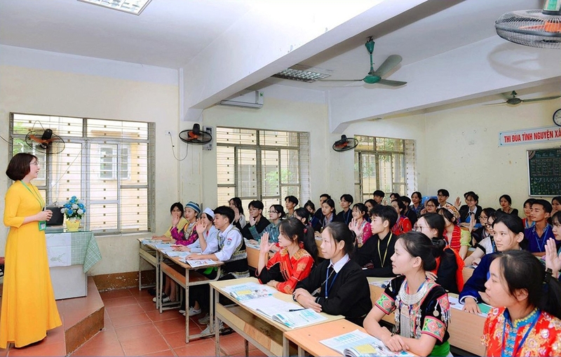 Giáo viên là công chức hay viên chức - 06