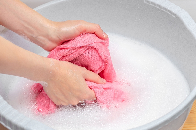 Cách giữ quần áo bền màu - 05