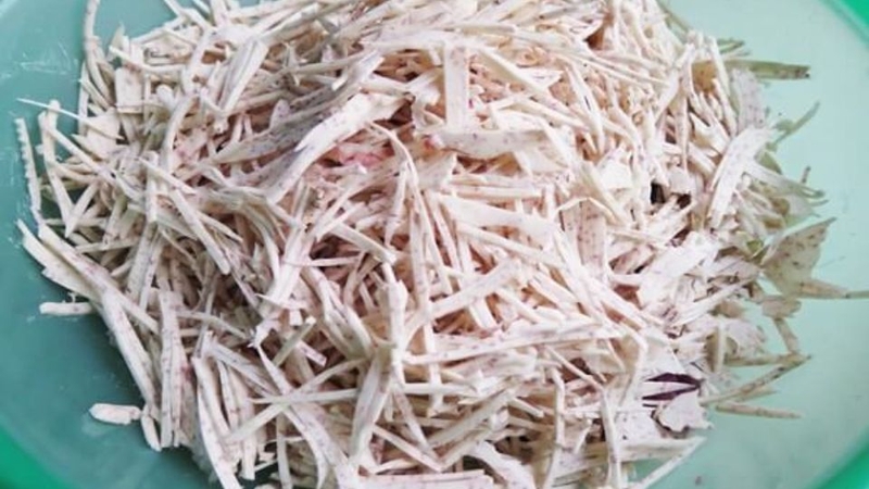 Bước 1: Sơ chế các nguyên liệu