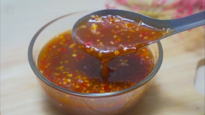 Bước 2: Làm nước sốt me