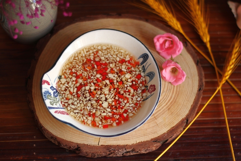 pha nuoc tron goi