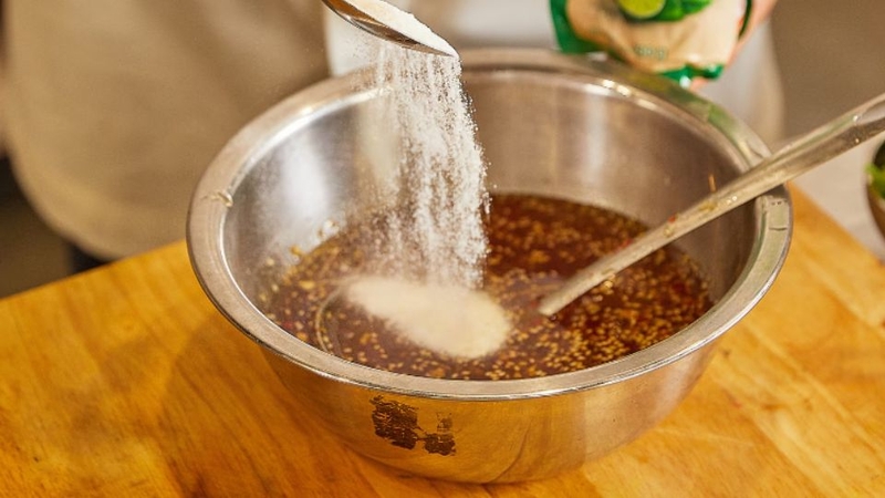 Bước 2: Làm nước mắm trộn gỏi