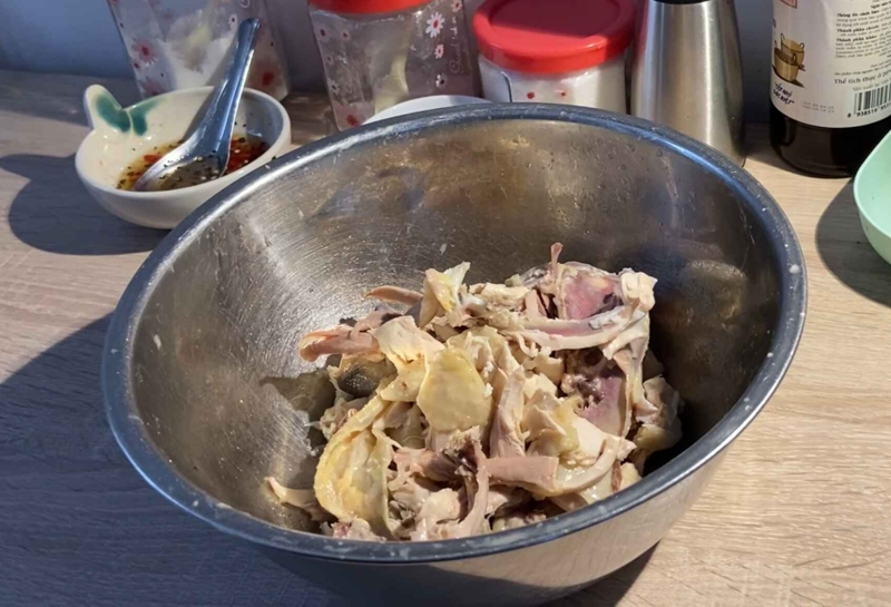 gỏi gà rau nhút 7